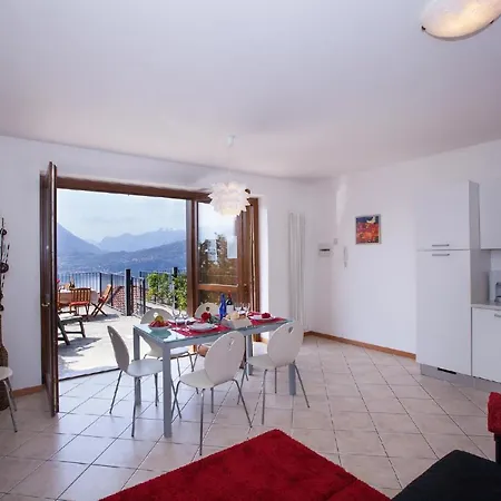 Sleeps 4 Pool Apartamento Regoledo