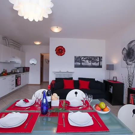 Sleeps 4 Pool Apartamento *